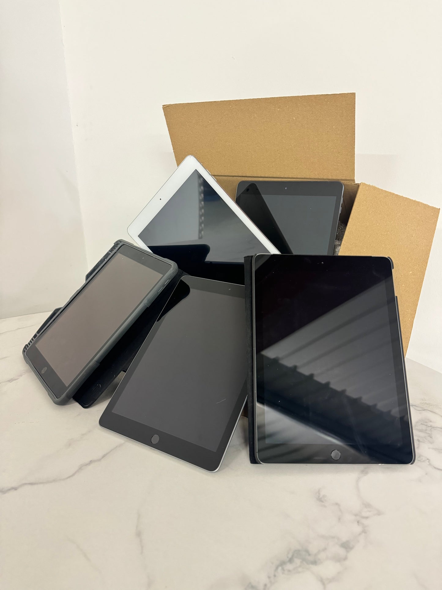 Lost Property Box of 5 iPads - Variety of Models